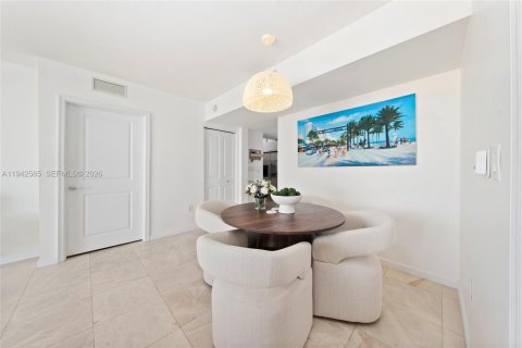 Condo in Fort Lauderdale, Florida, 2 bedrooms  № 2004262 - photo 5