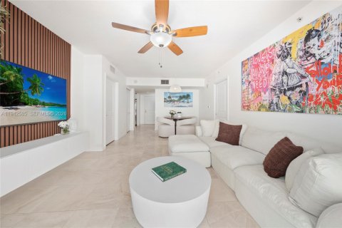 Condo in Fort Lauderdale, Florida, 2 bedrooms  № 2004262 - photo 4