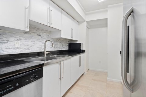 Condo in Fort Lauderdale, Florida, 2 bedrooms  № 2004262 - photo 7