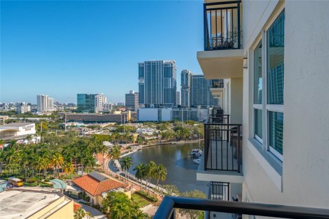 Condo in Fort Lauderdale, Florida, 2 bedrooms  № 2004262 - photo 18
