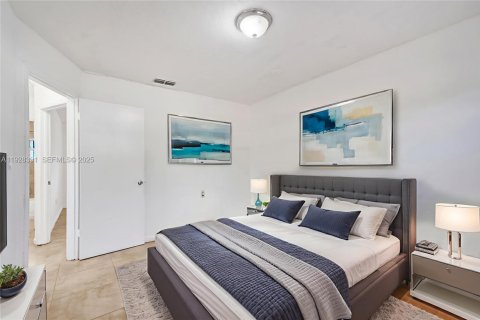 House in Miami, Florida 2 bedrooms, 83.61 sq.m. № 1990645 - photo 6