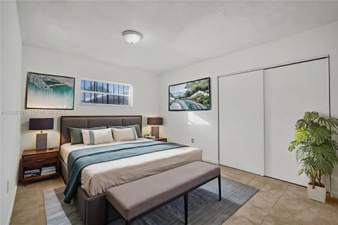 House in Miami, Florida 2 bedrooms, 83.61 sq.m. № 1990645 - photo 3