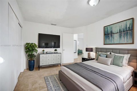House in Miami, Florida 2 bedrooms, 83.61 sq.m. № 1990645 - photo 4