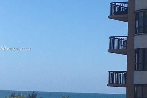 Condominio en Bal Harbour, Florida, 1 dormitorio  № 2429989