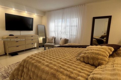 Condominio en alquiler en Bal Harbour, Florida, 1 dormitorio, 94.67 m2 № 2429989 - foto 12