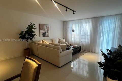 Condominio en alquiler en Bal Harbour, Florida, 1 dormitorio, 94.67 m2 № 2429989 - foto 5