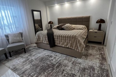 Condominio en alquiler en Bal Harbour, Florida, 1 dormitorio, 94.67 m2 № 2429989 - foto 11