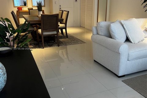Condominio en alquiler en Bal Harbour, Florida, 1 dormitorio, 94.67 m2 № 2429989 - foto 6