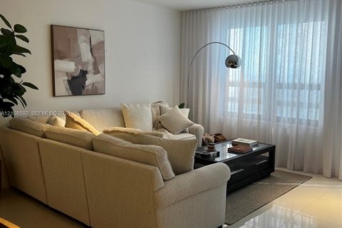 Condominio en alquiler en Bal Harbour, Florida, 1 dormitorio, 94.67 m2 № 2429989 - foto 4