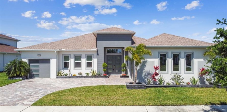 House in Wesley Chapel, Florida 4 bedrooms, 325.16 sq.m. № 1786109