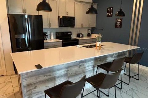 Adosado en alquiler en Kissimmee, Florida, 4 dormitorios, 177.81 m2 № 1911567 - foto 1