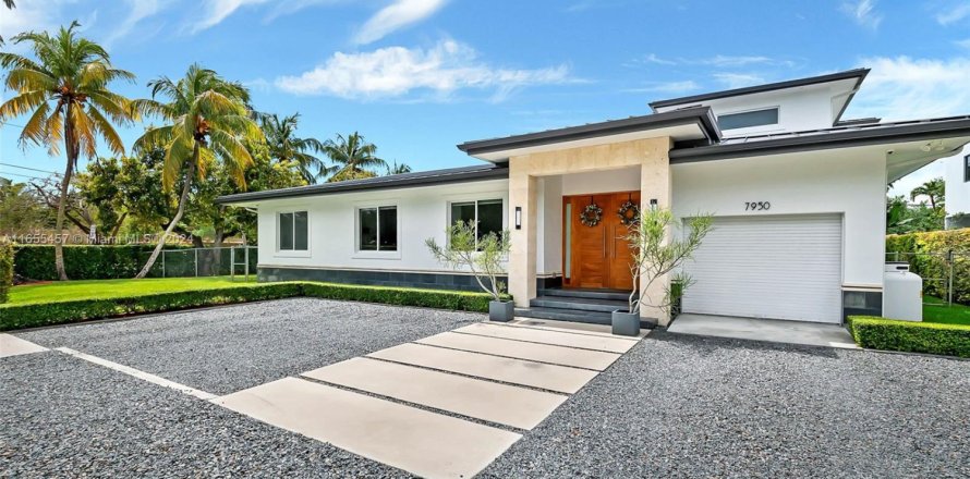 House in Miami, Florida 5 bedrooms, 357.49 sq.m. № 1811695