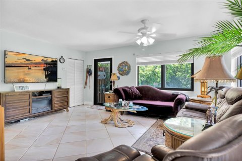 House in Tavernier, Florida 2 bedrooms, 83.61 sq.m. № 2073078 - photo 10