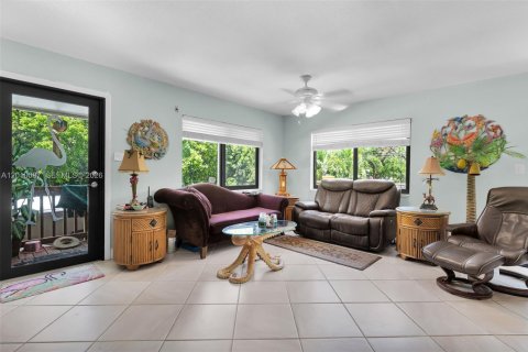 House in Tavernier, Florida 2 bedrooms, 83.61 sq.m. № 2073078 - photo 4