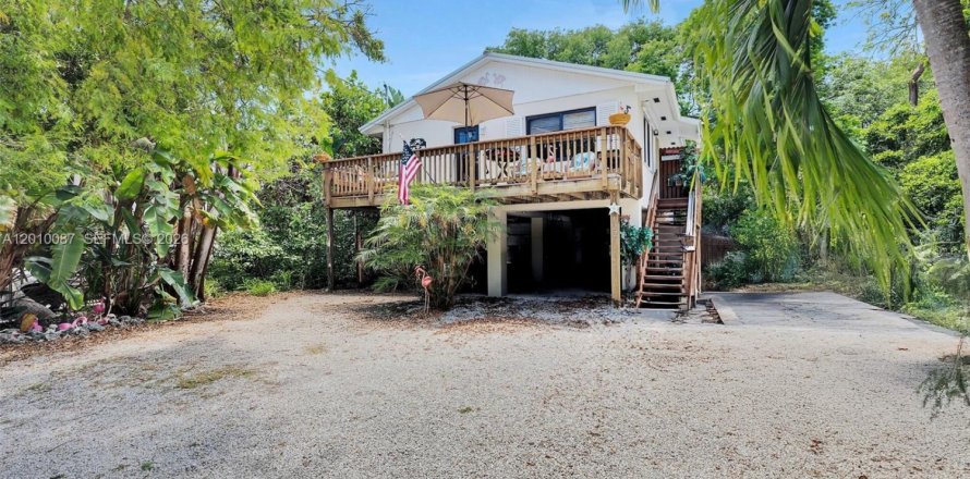 House in Tavernier, Florida 2 bedrooms, 83.61 sq.m. № 2073078