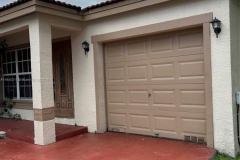 Villa ou maison à vendre à Hialeah, Floride: 2 chambres, 101.26 m2 № 2059898 - photo 10