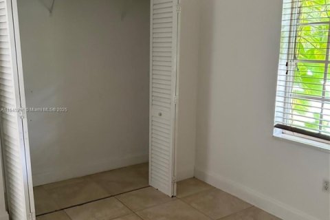 Villa ou maison à vendre à Hialeah, Floride: 2 chambres, 101.26 m2 № 2059898 - photo 11