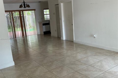 Villa ou maison à vendre à Hialeah, Floride: 2 chambres, 101.26 m2 № 2059898 - photo 7