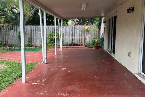 Villa ou maison à vendre à Hialeah, Floride: 2 chambres, 101.26 m2 № 2059898 - photo 12