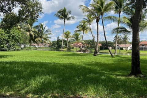 Villa ou maison à vendre à Hialeah, Floride: 2 chambres, 101.26 m2 № 2059898 - photo 4