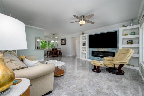 Villa ou maison à vendre à Palm Harbor, Floride: 2 chambres, 112.5 m2 № 2098029 - photo 4