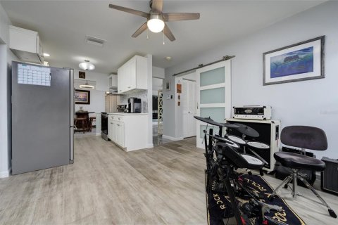 Villa ou maison à vendre à Palm Harbor, Floride: 2 chambres, 112.5 m2 № 2098029 - photo 13