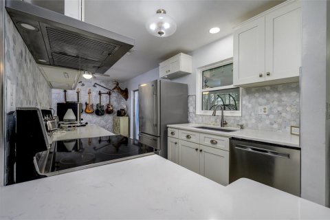 Villa ou maison à vendre à Palm Harbor, Floride: 2 chambres, 112.5 m2 № 2098029 - photo 9