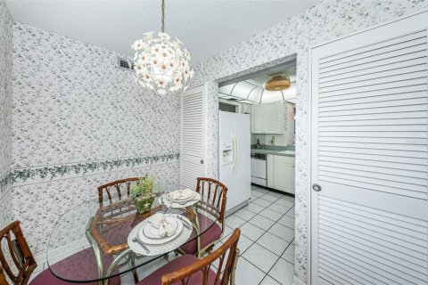 Condo in Dunedin, Florida, 2 bedrooms  № 1324425 - photo 21