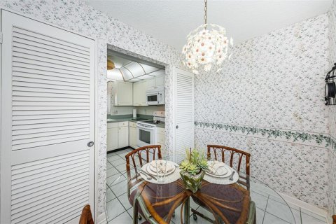 Condo in Dunedin, Florida, 2 bedrooms  № 1324425 - photo 9
