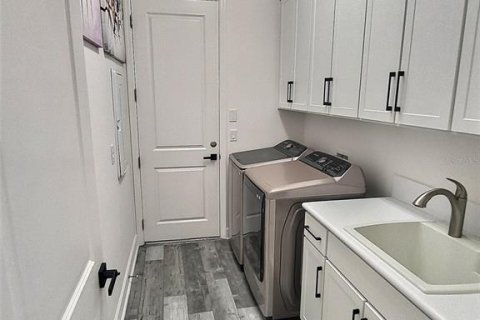 Casa en venta en Wesley Chapel, Florida, 5 dormitorios, 271.37 m2 № 1918290 - foto 18