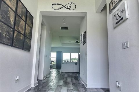 Casa en venta en Wesley Chapel, Florida, 5 dormitorios, 271.37 m2 № 1918290 - foto 2