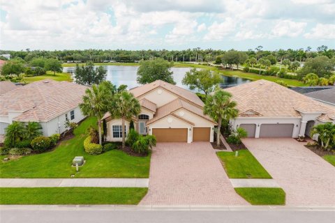 House in Punta Gorda, Florida 4 bedrooms, 240.62 sq.m. № 2230676 - photo 2