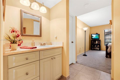 Condo in Miami, Florida, 2 bedrooms  № 1871782 - photo 23
