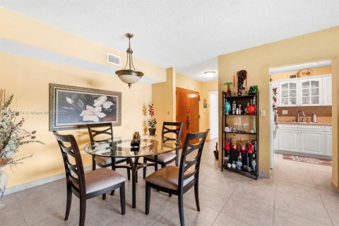 Condo in Miami, Florida, 2 bedrooms  № 1871782 - photo 21