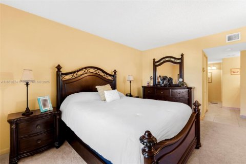 Condo in Miami, Florida, 2 bedrooms  № 1871782 - photo 29
