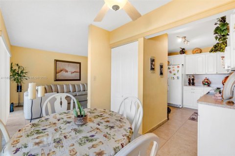 Condo in Miami, Florida, 2 bedrooms  № 1871782 - photo 15