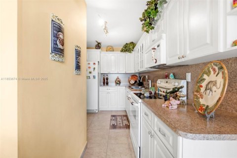 Condo in Miami, Florida, 2 bedrooms  № 1871782 - photo 3