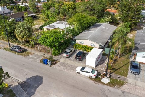 Villa ou maison à louer à Pompano Beach, Floride: 2 chambres, 145.86 m2 № 1998787 - photo 30