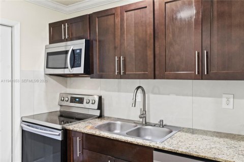 Villa ou maison à louer à Pompano Beach, Floride: 2 chambres, 145.86 m2 № 1998787 - photo 3