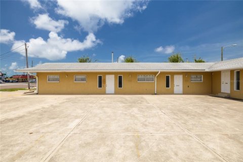 Propiedad comercial en venta en New Port Richey, Florida, 241.55 m2 № 1785935 - foto 6