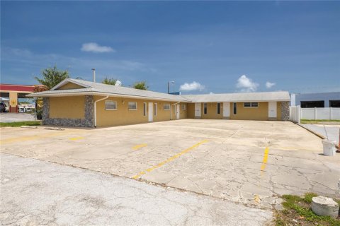 Propiedad comercial en venta en New Port Richey, Florida, 241.55 m2 № 1785935 - foto 4