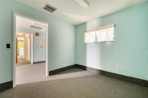 Propiedad comercial en venta en New Port Richey, Florida, 241.55 m2 № 1785935 - foto 20