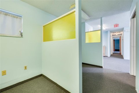 Propiedad comercial en venta en New Port Richey, Florida, 241.55 m2 № 1785935 - foto 12