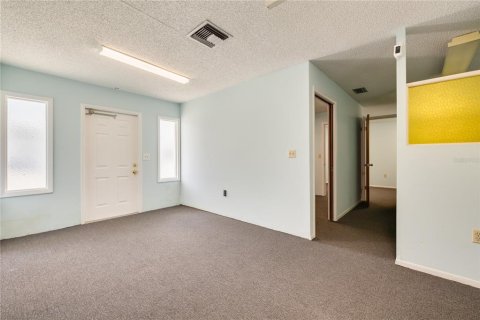 Propiedad comercial en venta en New Port Richey, Florida, 241.55 m2 № 1785935 - foto 7