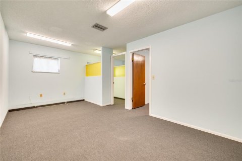 Propiedad comercial en venta en New Port Richey, Florida, 241.55 m2 № 1785935 - foto 14