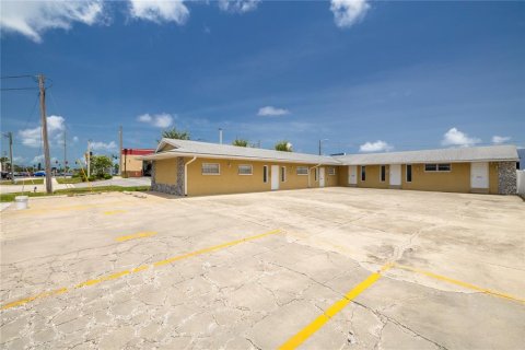 Propiedad comercial en venta en New Port Richey, Florida, 241.55 m2 № 1785935 - foto 5