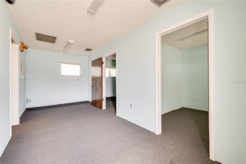 Propiedad comercial en venta en New Port Richey, Florida, 241.55 m2 № 1785935 - foto 18