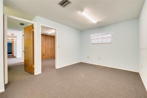 Propiedad comercial en venta en New Port Richey, Florida, 241.55 m2 № 1785935 - foto 15