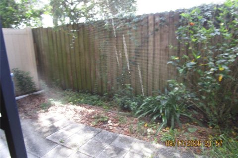 Townhouse in Brandon, Florida 2 bedrooms, 108.51 sq.m. № 2378367 - photo 27
