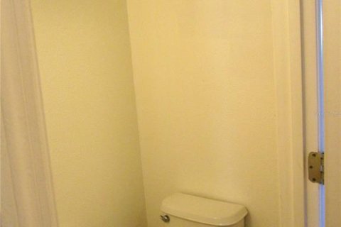 Townhouse in Brandon, Florida 2 bedrooms, 108.51 sq.m. № 2378367 - photo 16
